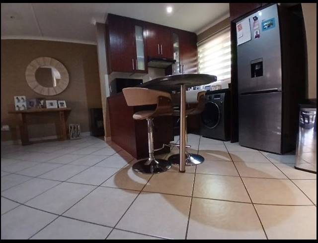 3 BEDROOM HOUSE FOR SALE IN THATCHFIELD